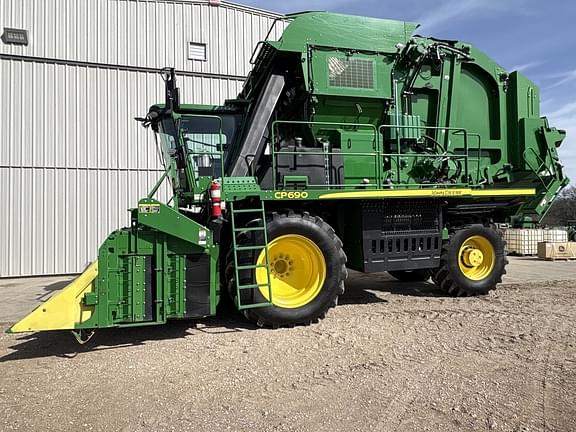 Image of John Deere CP690 equipment image 2