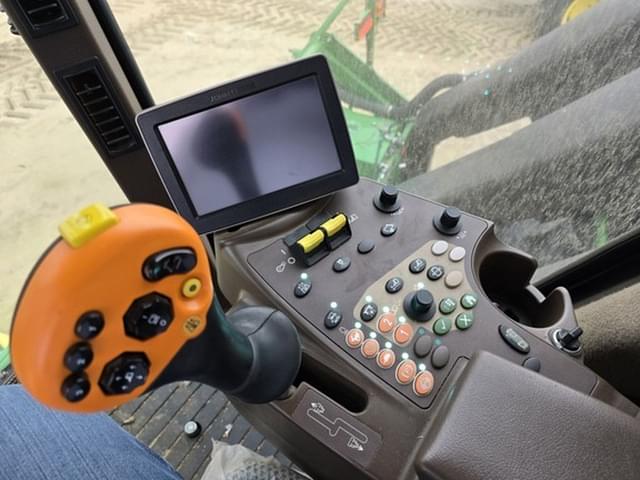 Image of John Deere CP690 equipment image 2