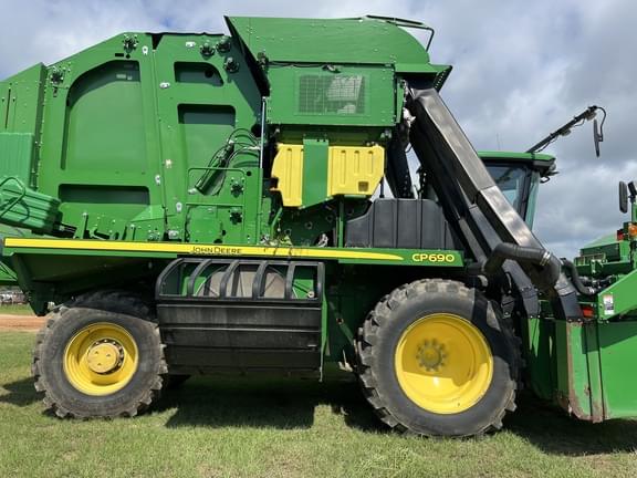 Image of John Deere CP690 equipment image 4