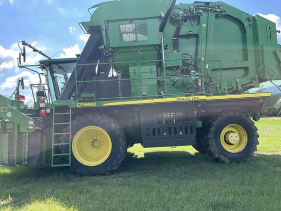 Image of John Deere CP690 equipment image 1
