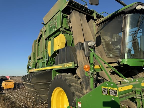 Image of John Deere CP690 equipment image 1