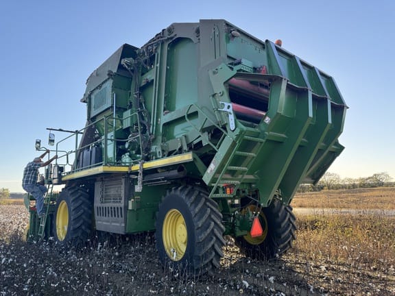 2020 John Deere CP690 Equipment Image0