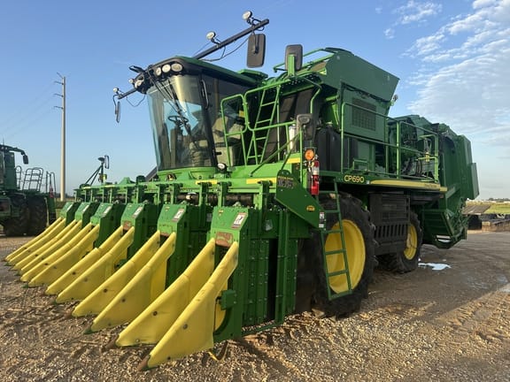 2020 John Deere CP690 Equipment Image0