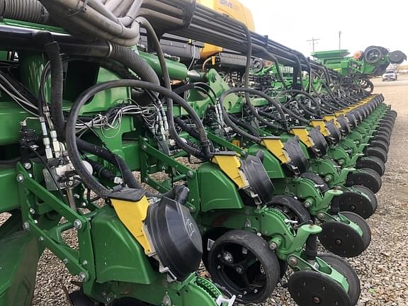 Image of John Deere DB120 equipment image 4