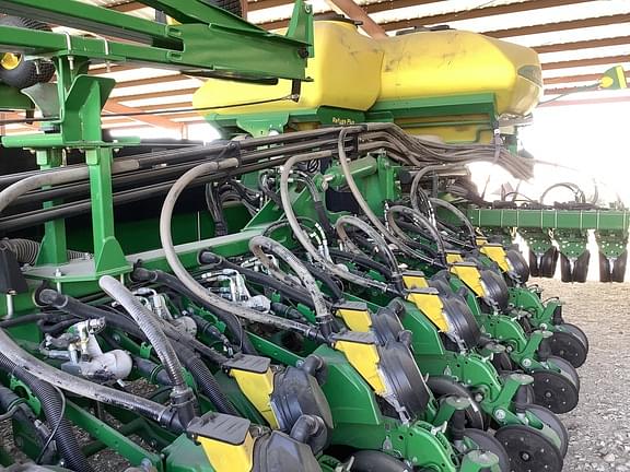 Image of John Deere DB60 equipment image 1
