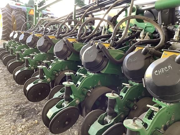 Image of John Deere DB60 Primary image
