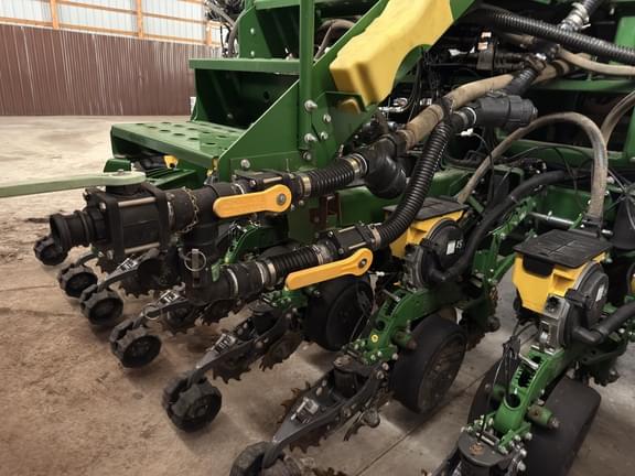 Image of John Deere DB83 equipment image 4