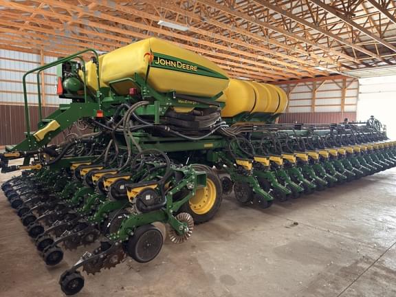 Image of John Deere DB83 equipment image 2