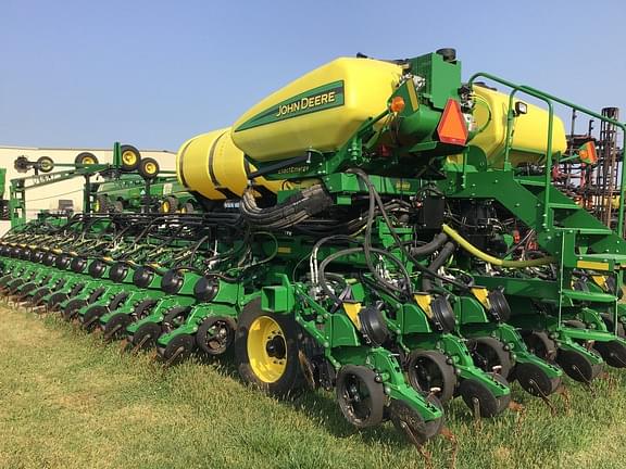 Image of John Deere DB90 equipment image 1