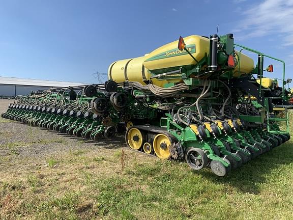 Image of John Deere DB90 equipment image 1
