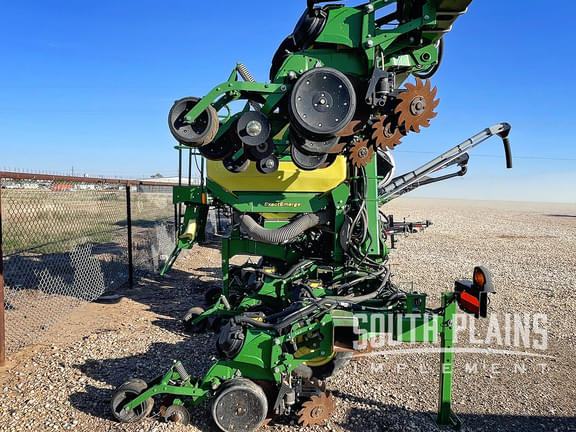 Image of John Deere DR12X equipment image 1