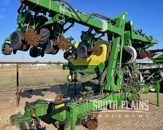 Image of John Deere DR12X equipment image 3