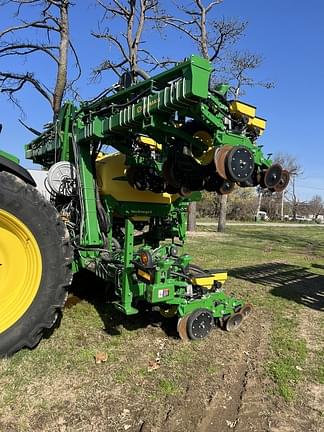 Image of John Deere DR12X equipment image 1