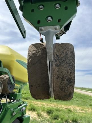 Image of John Deere DR12X equipment image 3