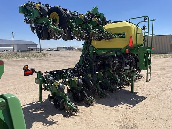 Image of John Deere DR16 equipment image 1