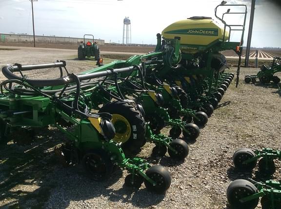 Image of John Deere DR18 equipment image 2