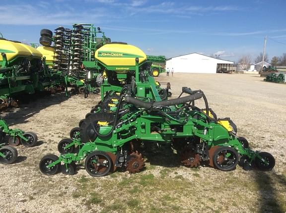 Image of John Deere DR18 equipment image 4