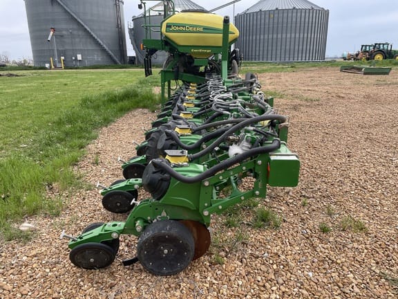 2020 John Deere DR18 Equipment Image0