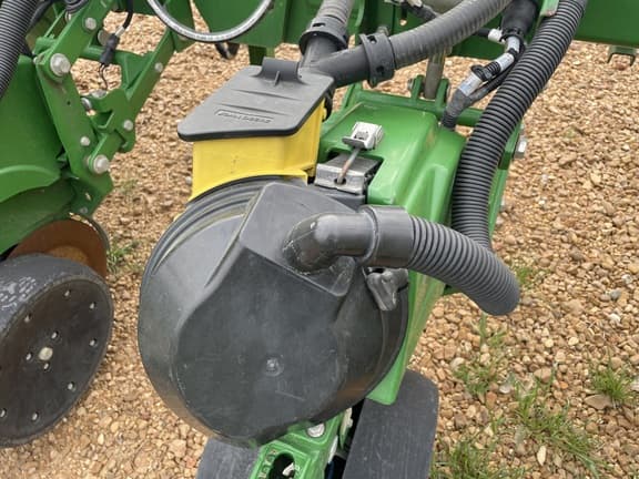 Image of John Deere DR18 equipment image 1