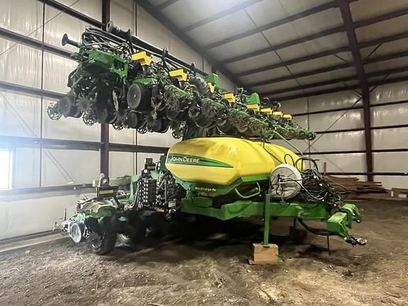 Image of John Deere DR24 equipment image 2