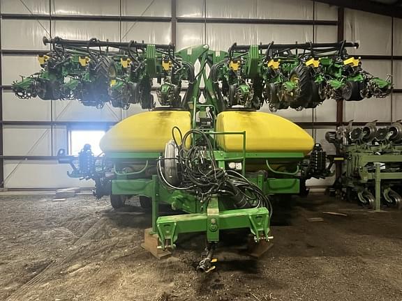 Image of John Deere DR24 equipment image 3