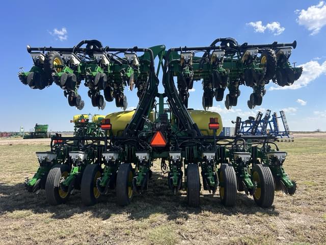 Image of John Deere DR24 equipment image 3