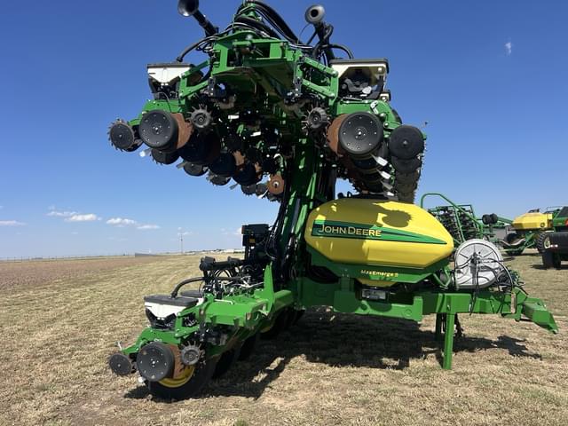 Image of John Deere DR24 equipment image 1