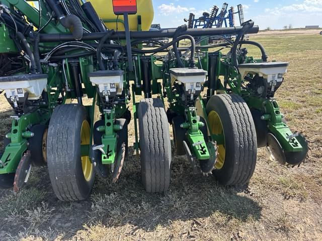 Image of John Deere DR24 equipment image 4