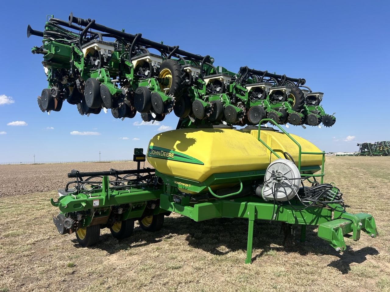 2020 John Deere DR24 Equipment Image0