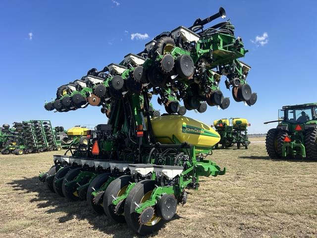 Image of John Deere DR24 equipment image 2