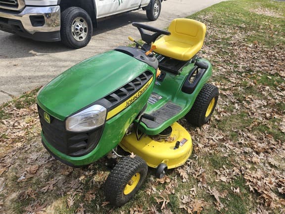 Image of John Deere E100 equipment image 1
