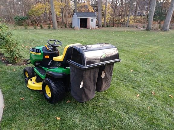 Image of John Deere E130 equipment image 1