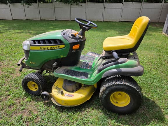 Image of John Deere E130 equipment image 1