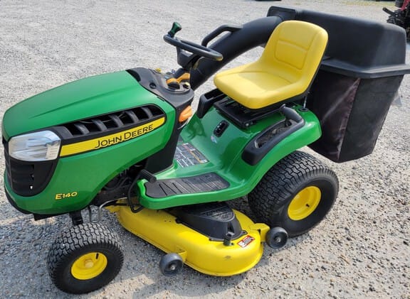 Main image John Deere E140