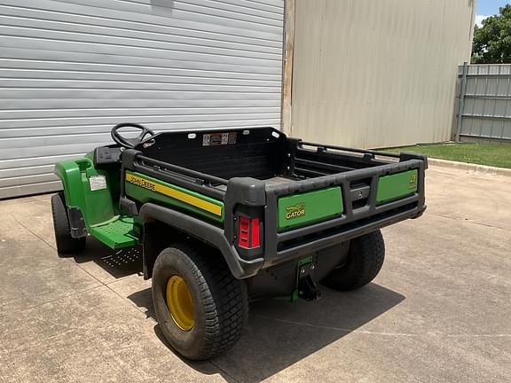 Image of John Deere Gator TE 4x2 equipment image 4