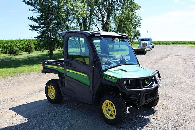 Image of John Deere XUV 835M equipment image 2