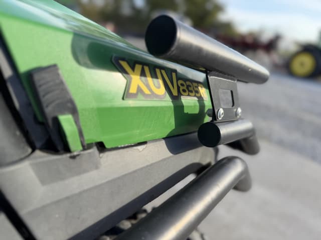 Image of John Deere XUV 835R equipment image 3
