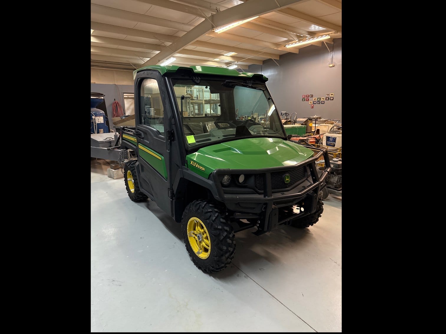 2020 John Deere XUV 835R Equipment Image0