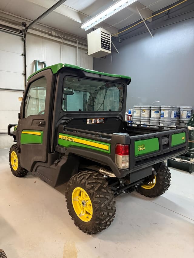 Image of John Deere XUV 835R equipment image 4