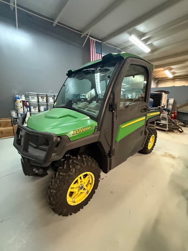 Image of John Deere XUV 835R equipment image 3