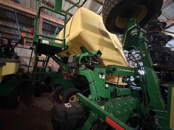 Image of John Deere N530C equipment image 4