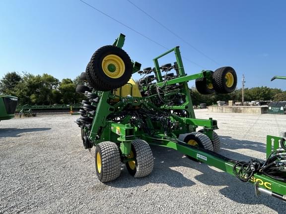 Image of John Deere N530C equipment image 4