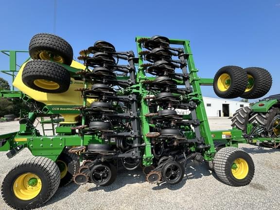Image of John Deere N530C equipment image 1