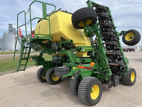 Image of John Deere N530C equipment image 4