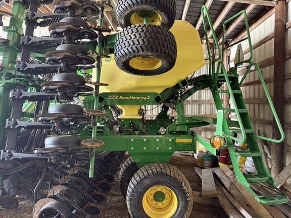 Image of John Deere N530C equipment image 4