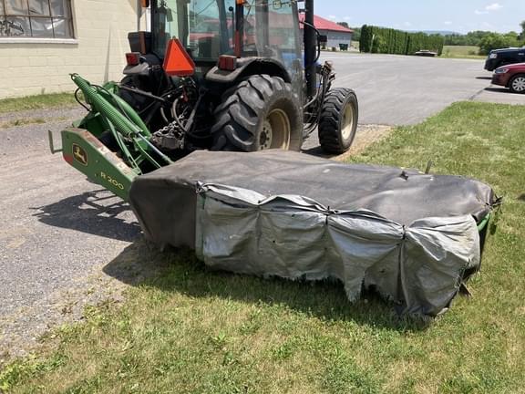 Image of John Deere R200 equipment image 1