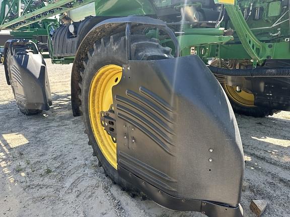 Image of John Deere R4030 equipment image 4
