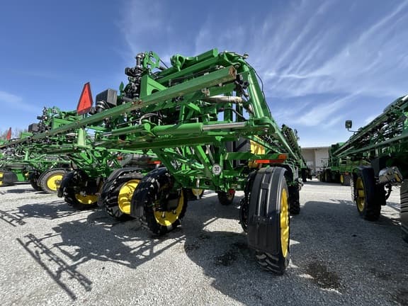 Image of John Deere R4030 equipment image 4