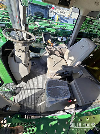 Image of John Deere R4030 equipment image 4