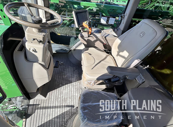 Image of John Deere R4030 equipment image 4